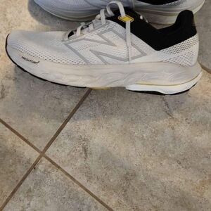 Men's New Balance 860 Size 11.5